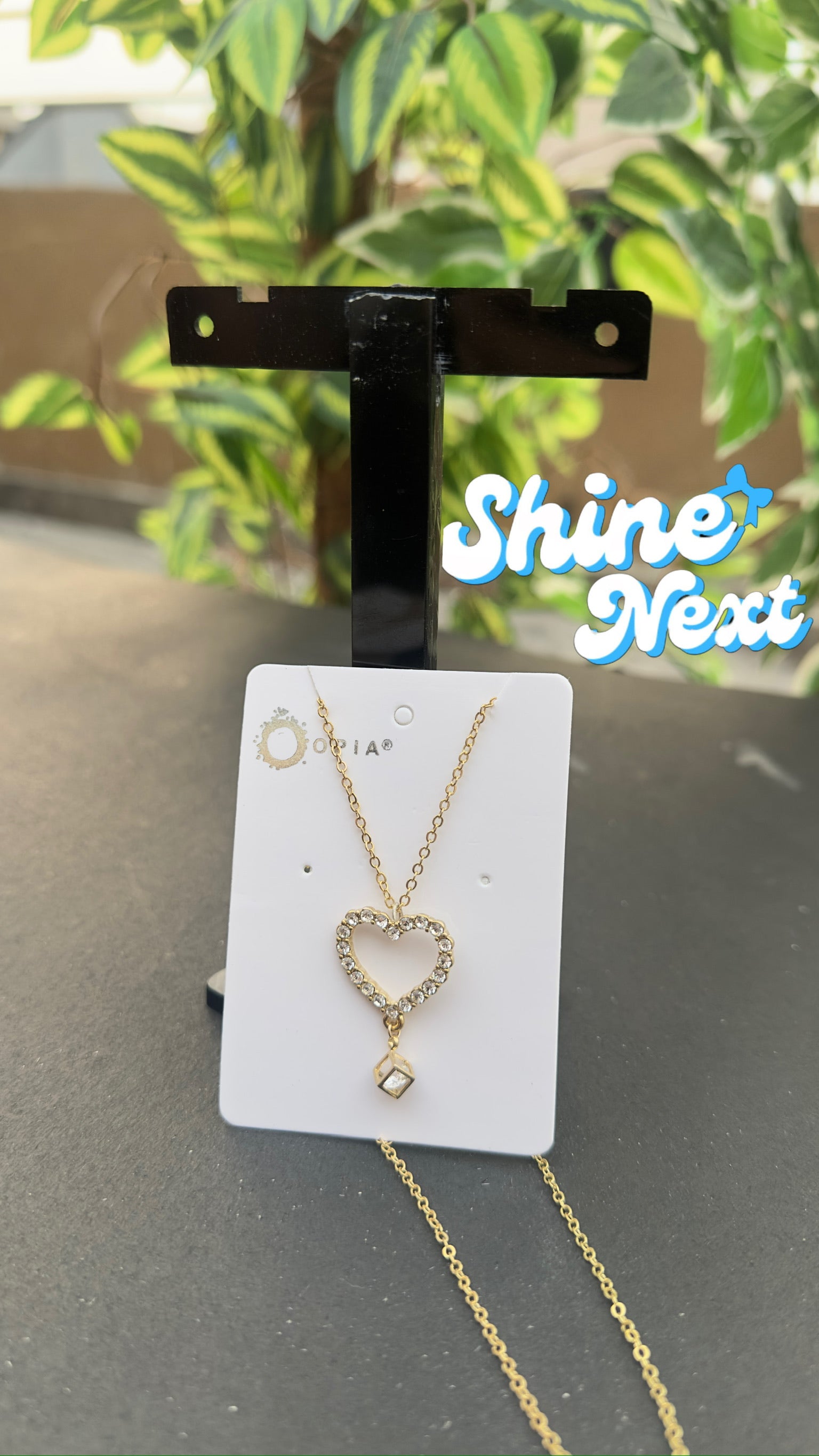 Elegant Chain Card – Secure, Stylish, and Built to Last