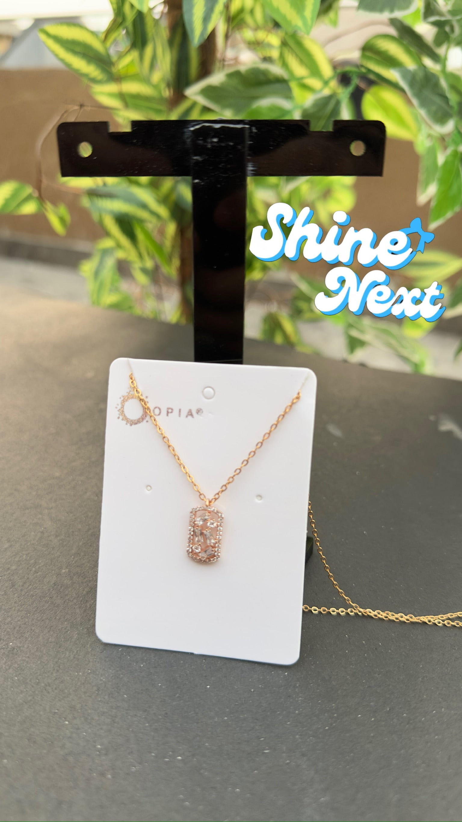 Stylish Chain Card – Durable Design for Modern Everyday Use