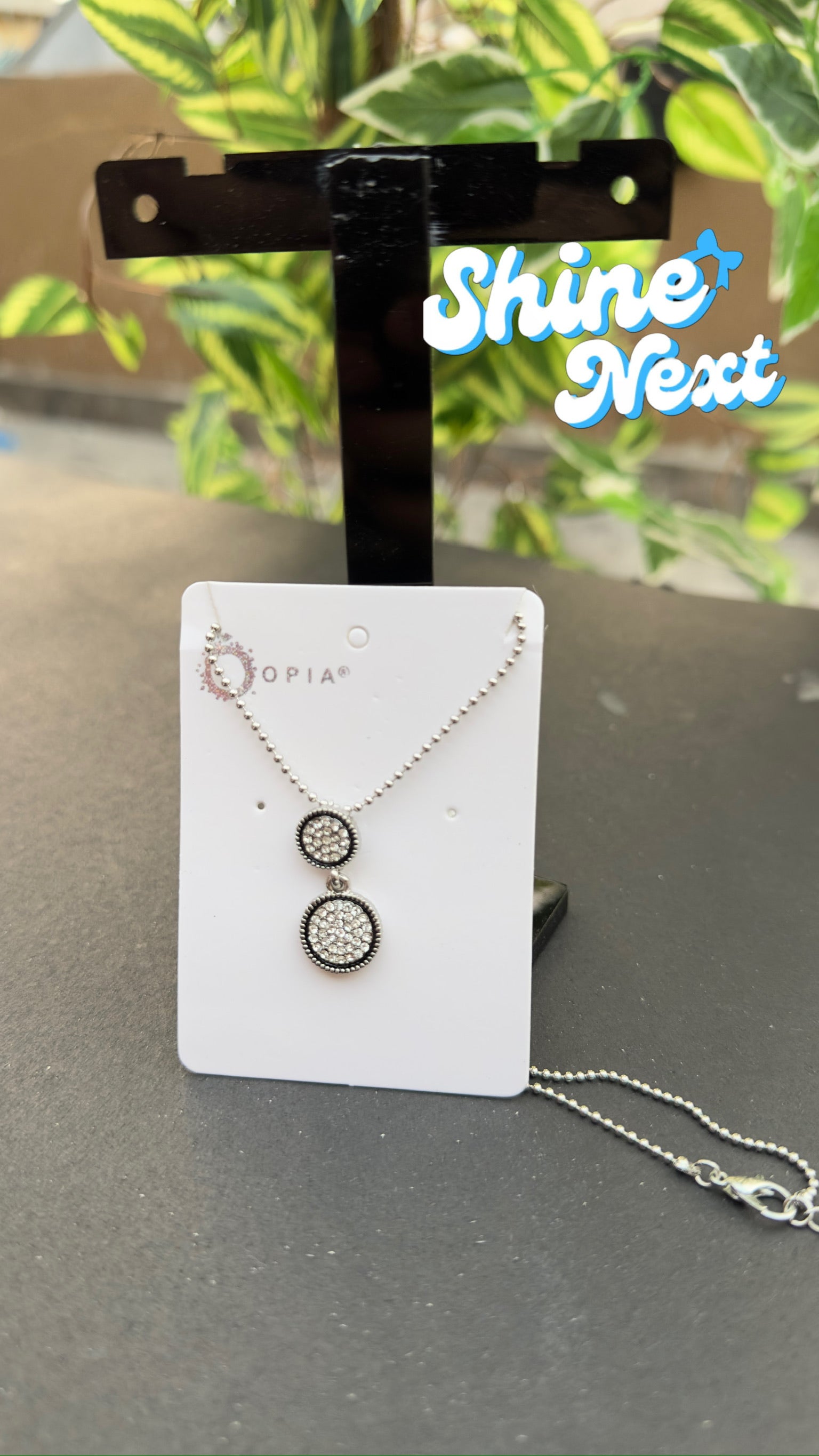 Elegant Chain Card – Sleek, Secure, and Perfect for Daily Use