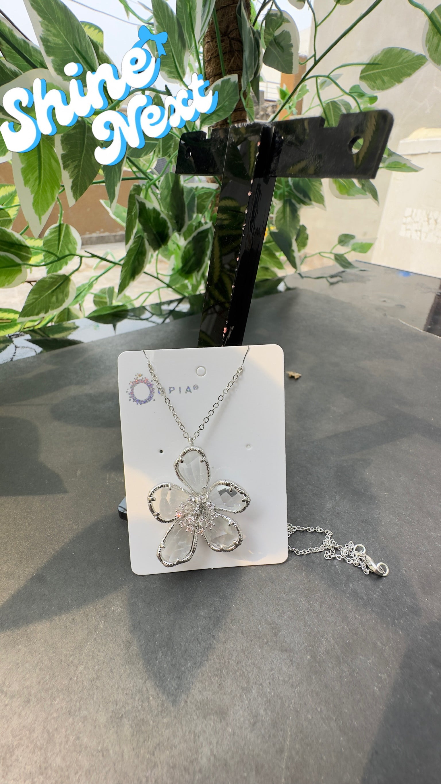 Modern Chain Card – Sleek, Secure, and Perfectly Portable